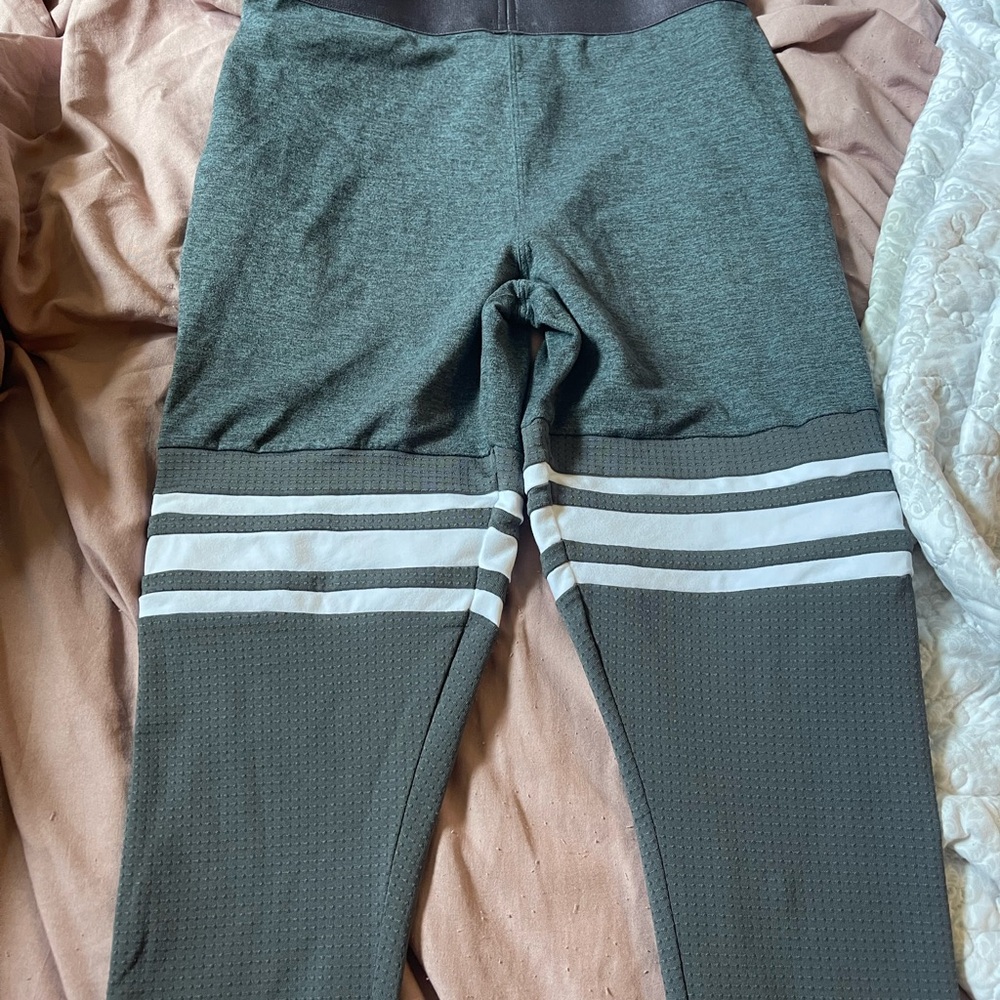 Bombshell leggings size medium like new